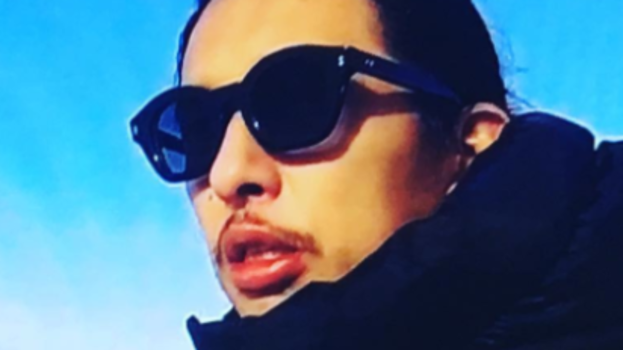 佐藤健寿 写真家 のカメラやサングラスは 写真集が凄い Wikiプロフ 経歴 学歴 家族 年収の噂など徹底調査 Check It 気になるあの人 話題の人物